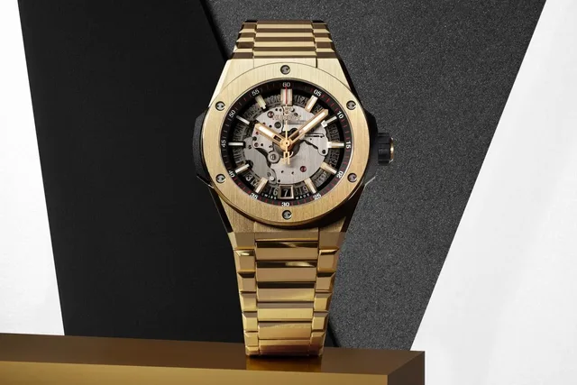 big-bang-integral-time-only-yellow-gold-40-mm-lifestyle-shot