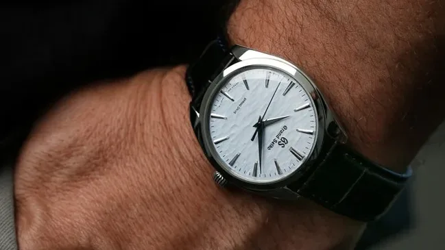 Grand_Seiko_Omiwatari_SBGY007-Wrist_1000
