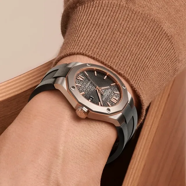 baume-et-mercier-riviera-m0a10660-mood