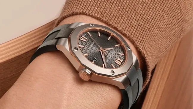 baume-et-mercier-riviera-m0a10660-mood