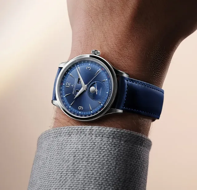 2022-jlc-mastercontrolcalendar-wristshot-man-4.5