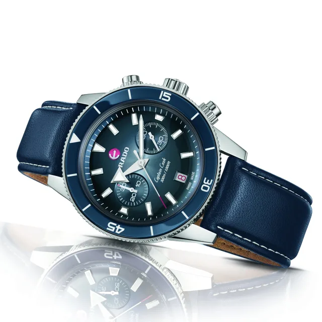 EMBARGO-01-06-2022_Rado_Captain-Cook-Chronograph_R32145208_Lederband_BS