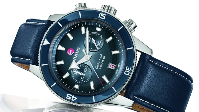 EMBARGO-01-06-2022_Rado_Captain-Cook-Chronograph_R32145208_Lederband_BS