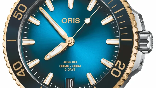 01 400 7769 6355-07 8 22 09PEB - Aquis Date Calibre 400 Bi-Colour