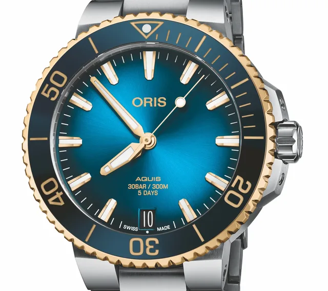 01 400 7769 6355-07 8 22 09PEB - Aquis Date Calibre 400 Bi-Colour