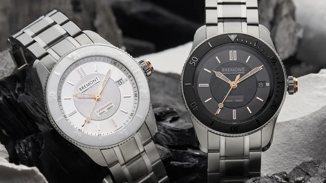 Bremont-S300-BK-BR-22-Group-BFIX