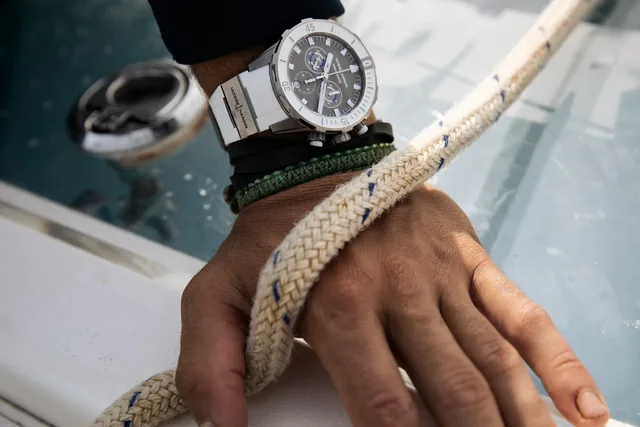 Original JPG-Diver Chronograph Great White_Lifestyle (1)