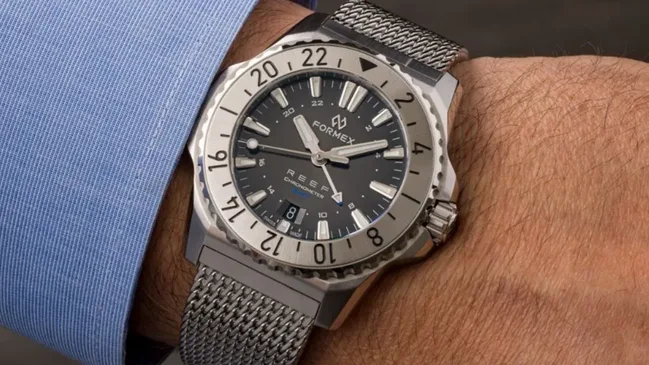 square Formex-Reef-GMT-42mm-Automatic-Chronometer-Black-Dial-on-Stainless-Steel-Bezel-on-Mesh-bracelet-Wrist-Shot-7.25-wrist