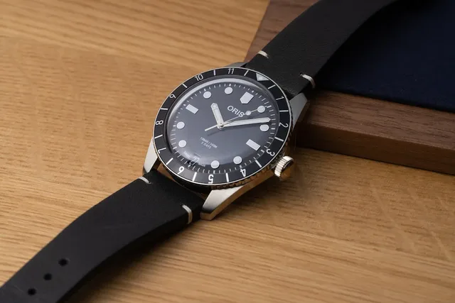 Divers Sixty-Five Divers Sixty-Five 12H Calibre 400 leather strap