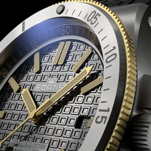 2022-07-21-M44-Horizonstrap-Blackresingold-12Uhr-1500x1060