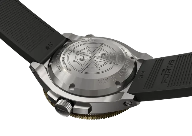2022-07-21-M44-Horizonstrap-Blackresingold-Case-Back