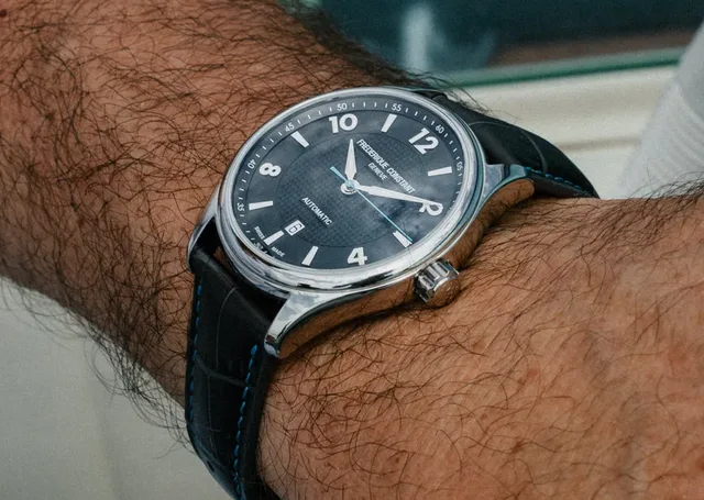 2022_Frederique_Constant_FC-303RMB5B6_Runabout_Automatic_Lifestyle_2