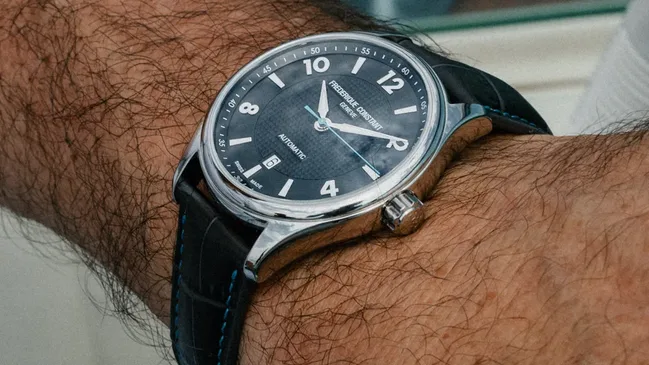 2022_Frederique_Constant_FC-303RMB5B6_Runabout_Automatic_Lifestyle_2