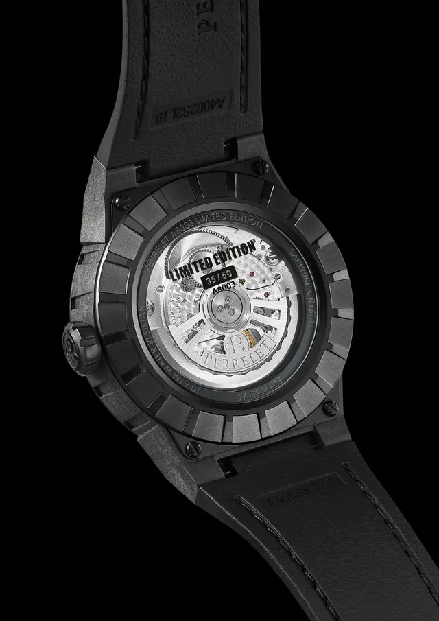 a8003_1-caseback_A4