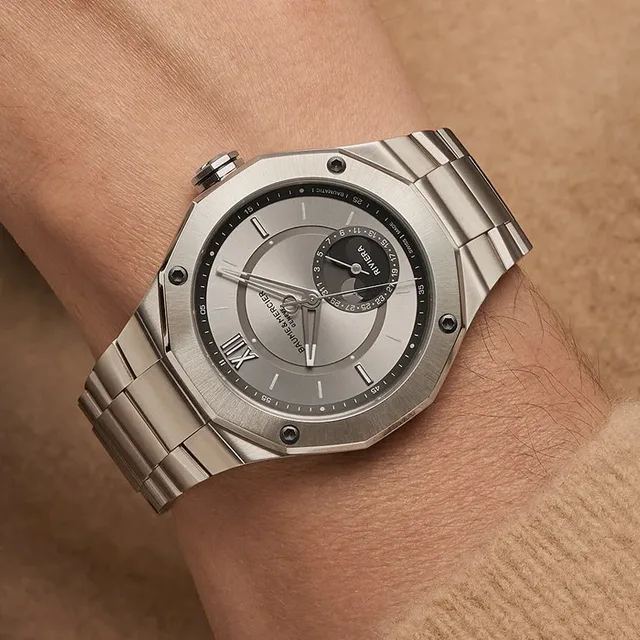 baume-et-mercier-riviera-10682-mood