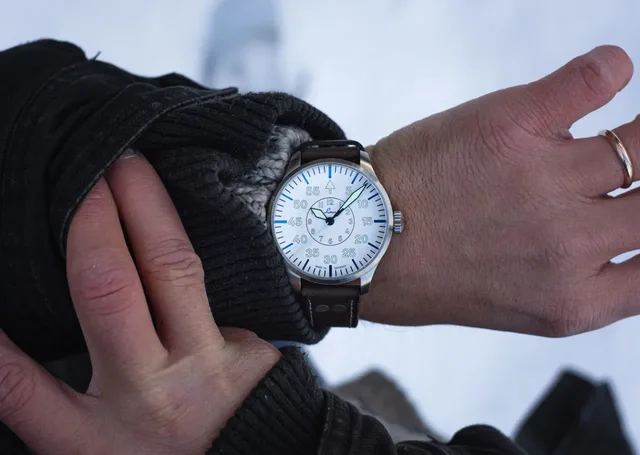 862157 Aachen Polar 42_Wristshot