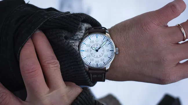 862157 Aachen Polar 42_Wristshot