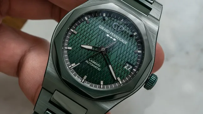 Girard-Perregaux Laureato Green Ceramic Aston Martin