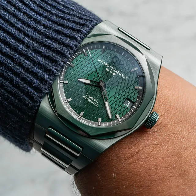 Girard-Perregaux-Laureato-Green-Ceramic-Aston-Martin-7