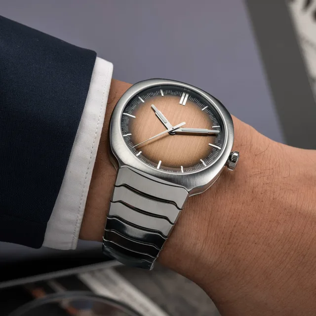 H-Moser-Cie-Streamliner-Smoked-Salmon--1