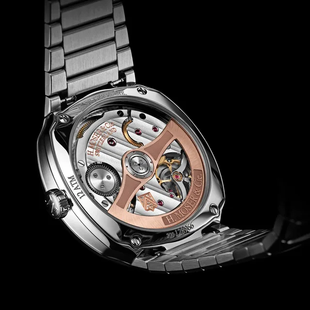 H-Moser-Cie-Streamliner-Smoked-Salmon--3