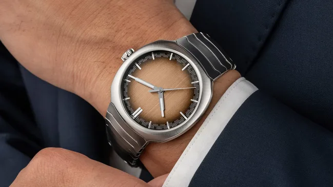 h moser & cie streamliner centre seconds smoked salmon