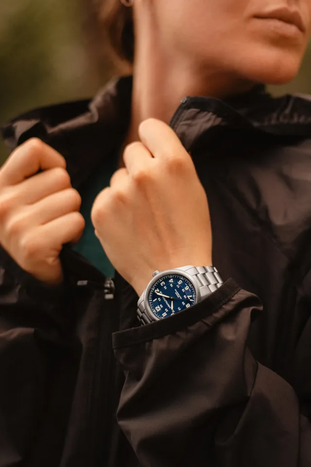 Hamilton_Khaki_Field_Titanium_H70205140_Lifestyle_5_15821