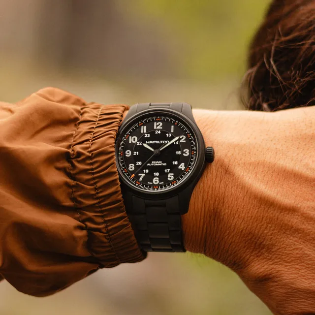 Hamilton_Khaki_Field_Titanium_H70665130_Lifestyle_1_15837