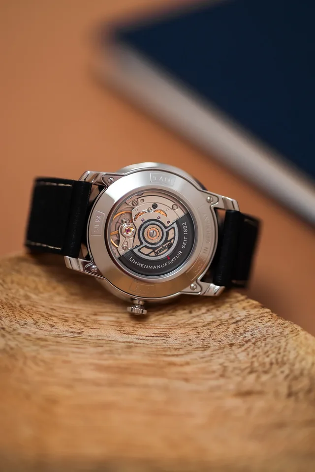 Hanhart-PIONEER-Silva-mood-black-low-res-16