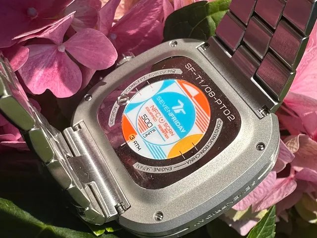 SevenFriday-Bauhaus-caseback