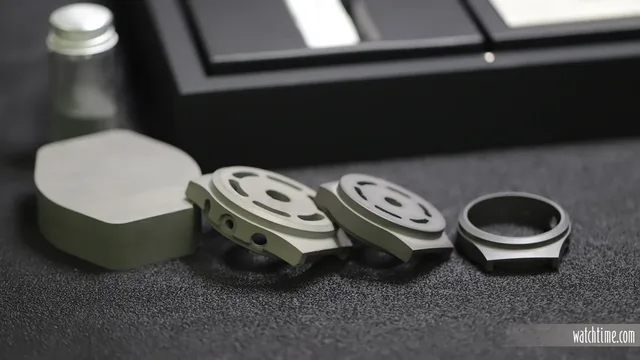 Porsche_Design_Chronograph_1_Utility_Case_rruegger_2023