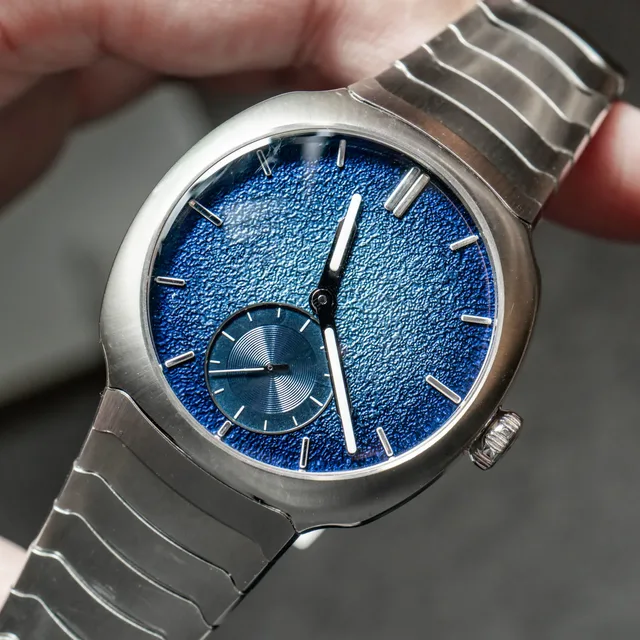 Hands-On Debut: H. Moser & Cie Streamliner Small Seconds Blue
