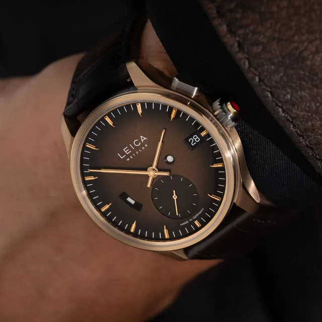 Leica_Watch_ZM_1_Gold_Limited_Edition_Ambient_03_HiRes