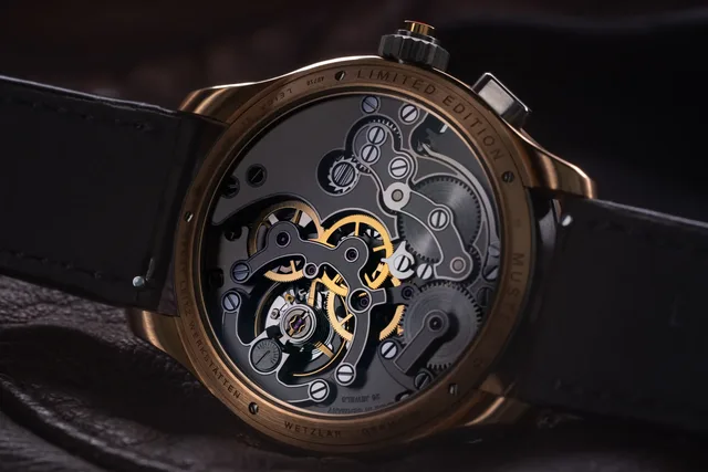 Leica_Watch_ZM_1_Gold_Limited_Edition_Ambient_08_HiRes