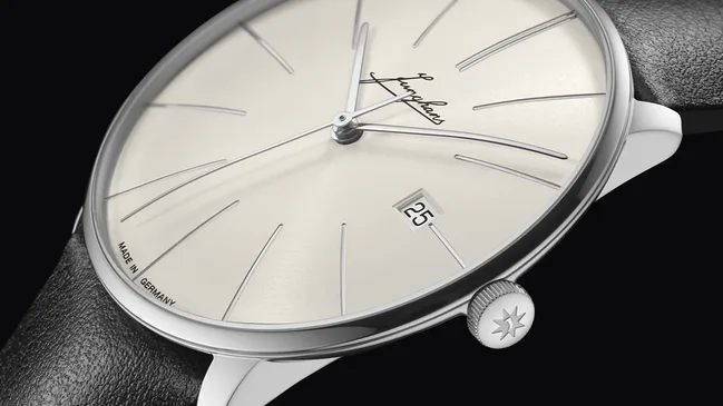 Meister-fein-Automatic-Signatur-27_4355_00_Flanke_low