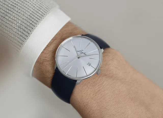 Meister-fein-Automatic-Signatur_27_4359_Wrist_low