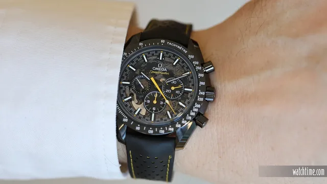 Omega_Speedmaster_Dark_Side_of_Moon_Apollo_8_Wrist_Biel_2024
