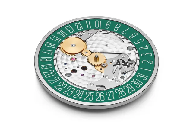 06_NOMOSGlashuette_179_S26_Tangente_38_Datum_Schlossgruen_175_Years_Watchmaking_GH