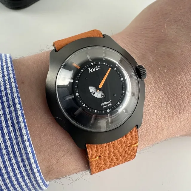 Aonic-on-wrist-1