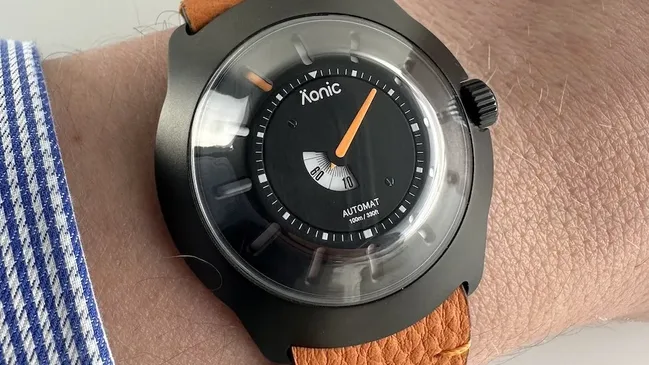 Aonic-on-wrist-1