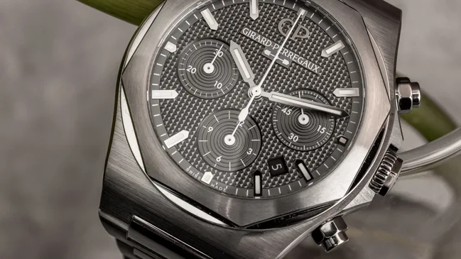 Girard-Perregaux-Laureato-Chronograph-Ti49-8