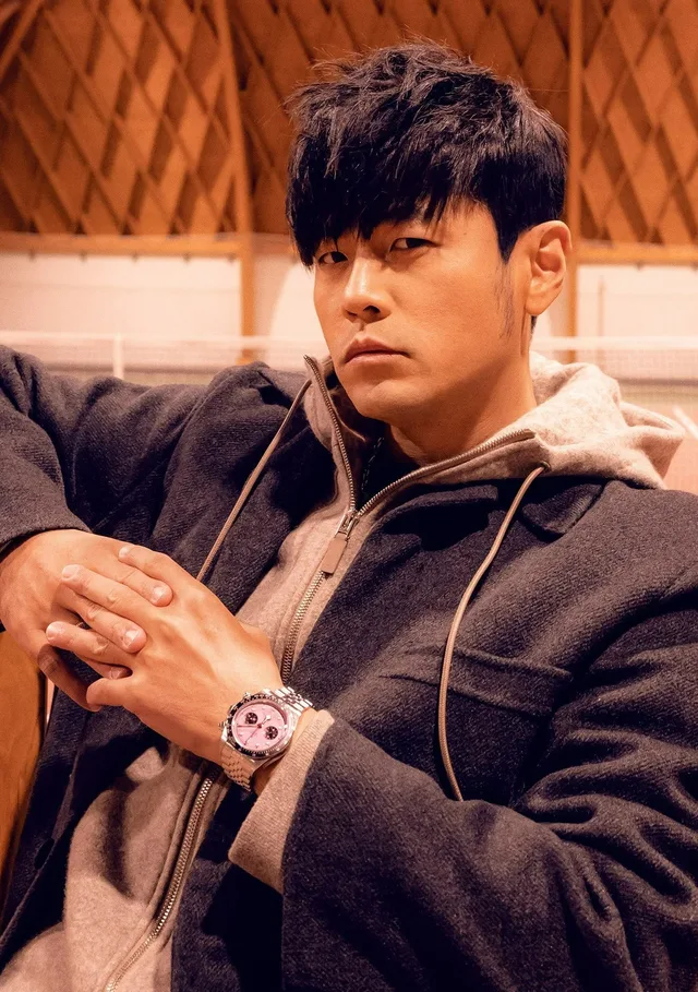 Jay-Chou_Black-Bay-Chrono-Pink_HR