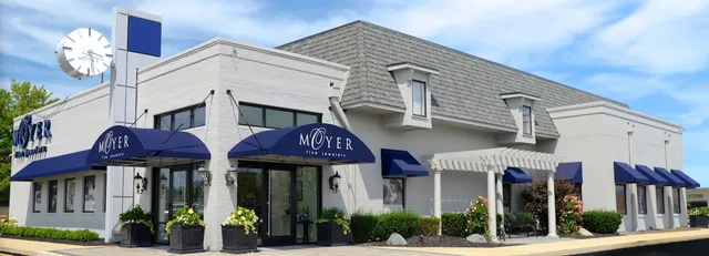 Moyer_OutsideStore