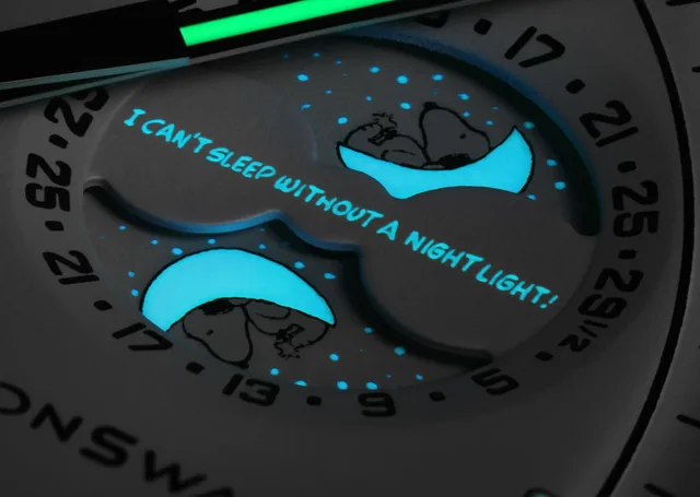 sc01_24_BioceramicMoonSwatch_MissionToTheMoonphase_close-up-moonphase-night-1
