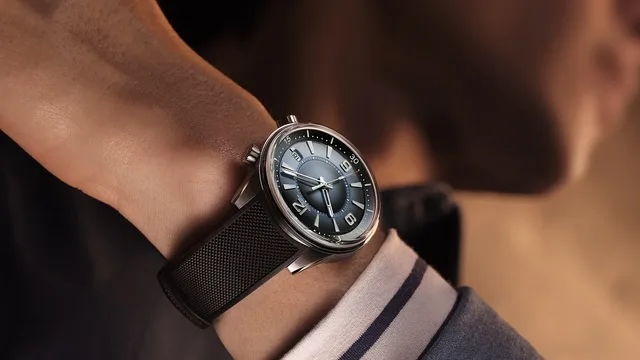 2024-polarisq1-q9068050-date-wristshot-16.9-srgb