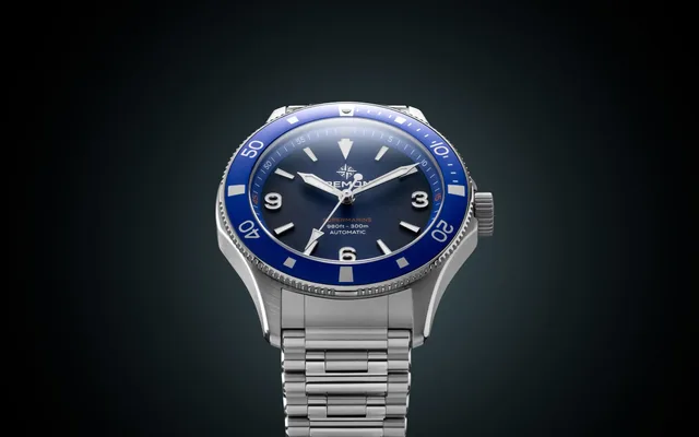 Bremont_300_BL_Creative1