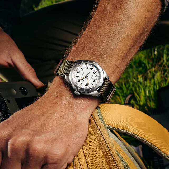 Hamilton_Khaki_Field_Expedition_H70225910_lifestyle_17106-1