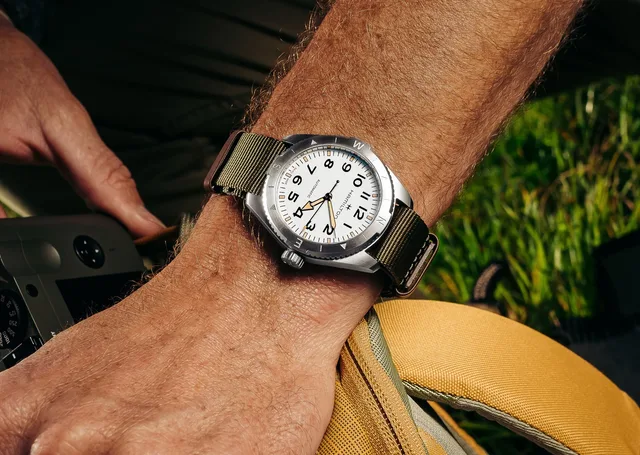 Hamilton_Khaki_Field_Expedition_H70225910_lifestyle_17106-1