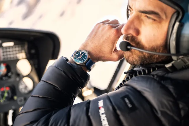 Hamilton-Khaki-Pilot-Air-Glacier_H64655941_lifestyle-17