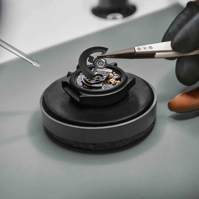 Porsche-Design_50Y_All_Black_Uhrmacher